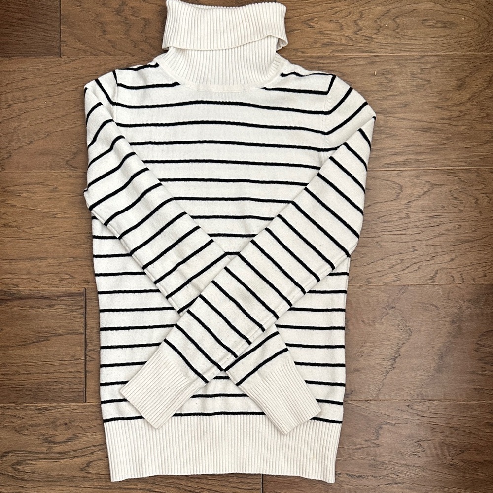 FRENCH CONNECTION Sz Sm striped navy and white  Turtleneck Sweater